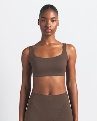 NikeSKIMS Matte Women's Printed Scoop Neck Bra. Nike.com
